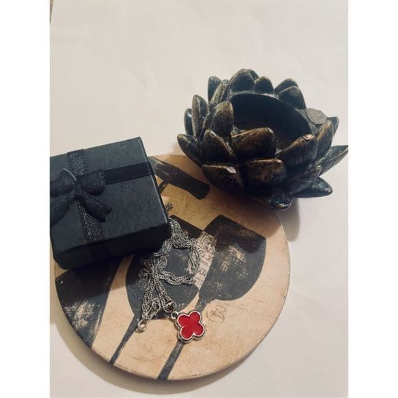 Red and SILVER CLOVER FLOWER NECKLACE - Picture 3 of 6